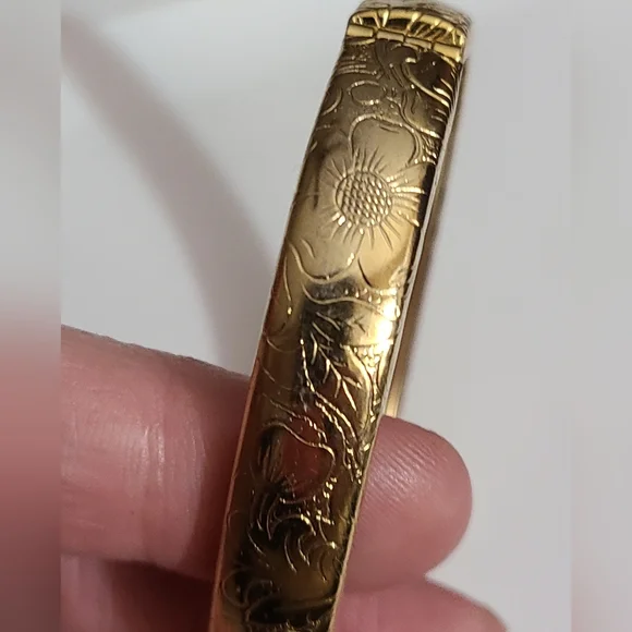 Vintage bracelet bangle etched flowers gold safety chain estate vtg Hong Kong - Picture 10 of 13